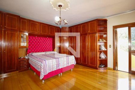 Casa à venda com 372m², 4 quartos e 2 vagasQuarto Suíte