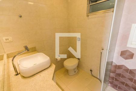Apartamento para alugar com 70m², 2 quartos e 1 vaga Apartamento para alugar com 70m², 2 quartos e 1 vagaBanheiro da Suíte