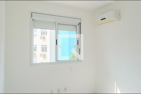 Quarto 01 de apartamento para alugar com 3 quartos, 87m² em Itacorubi, Florianópolis