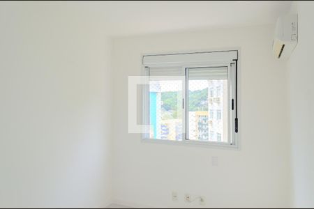 Quarto 01 de apartamento para alugar com 3 quartos, 87m² em Itacorubi, Florianópolis