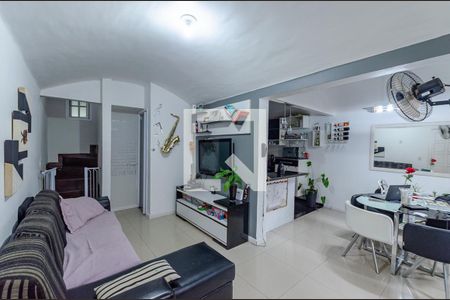 Sala de casa de condomínio à venda com 3 quartos, 126m² em Sapê, Niterói
