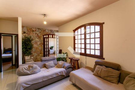 Sala de casa para alugar com 4 quartos, 258m² em Santa Amelia, Belo Horizonte