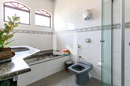 Casa à venda com 258m², 4 quartos e 4 vagas Casa à venda com 258m², 4 quartos e 4 vagasBanheiro da Suíte 2