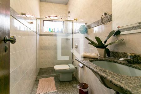 Casa à venda com 258m², 4 quartos e 4 vagas Casa à venda com 258m², 4 quartos e 4 vagasBanheiro Social