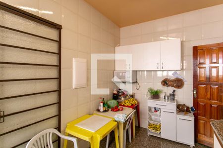 Casa à venda com 258m², 4 quartos e 4 vagas Casa à venda com 258m², 4 quartos e 4 vagasCozinha