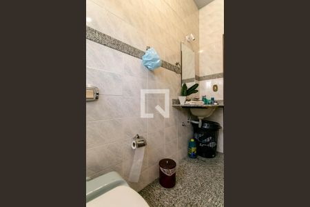 Casa à venda com 258m², 4 quartos e 4 vagas Casa à venda com 258m², 4 quartos e 4 vagasBanheiro Social