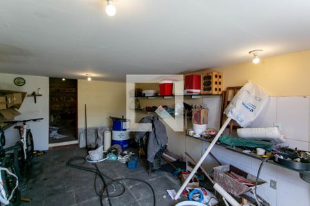 Casa à venda com 258m², 4 quartos e 4 vagas Casa à venda com 258m², 4 quartos e 4 vagasPorão 1