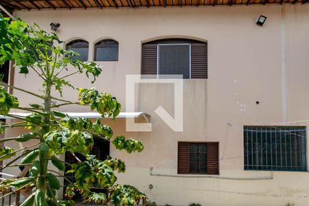 Casa à venda com 258m², 4 quartos e 4 vagas Casa à venda com 258m², 4 quartos e 4 vagasQuintal