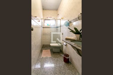 Casa à venda com 258m², 4 quartos e 4 vagas Casa à venda com 258m², 4 quartos e 4 vagasBanheiro Social