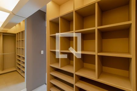Closet da suíte de apartamento para alugar com 1 quarto, 75m² em Vila Clementino, São Paulo
