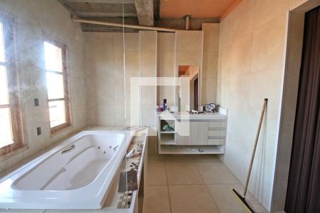 Casa à venda com 700m², 4 quartos e 3 vagasBanheiro do Quarto 2 (suíte)