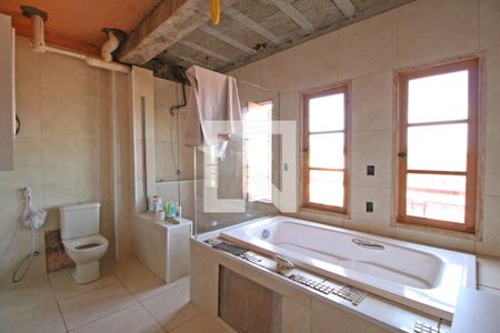 Casa à venda com 700m², 4 quartos e 3 vagasBanheiro do Quarto 2 (suíte)