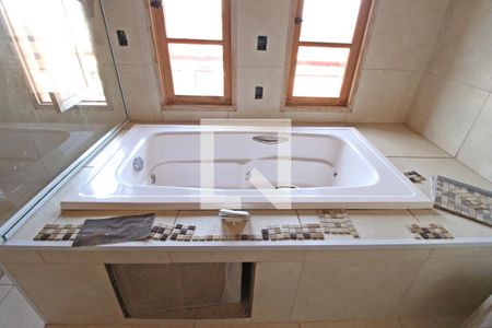 Casa à venda com 700m², 4 quartos e 3 vagasBanheiro do Quarto 2 (suíte)