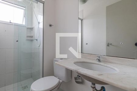 Banheiro da suite de apartamento para alugar com 3 quartos, 69m² em Vila Ipiranga, Porto Alegre