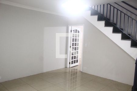 Sala de casa para alugar com 3 quartos, 132m² em Vila Pedra Branca, São Paulo