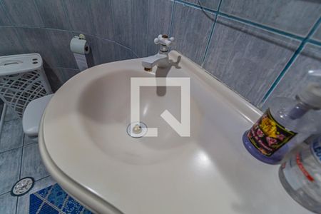 Casa à venda com 360m², 4 quartos e 7 vagasBanheiro da Suite - Pia - Cs2