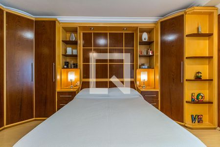 Casa à venda com 360m², 4 quartos e 7 vagasSuite - Cs1