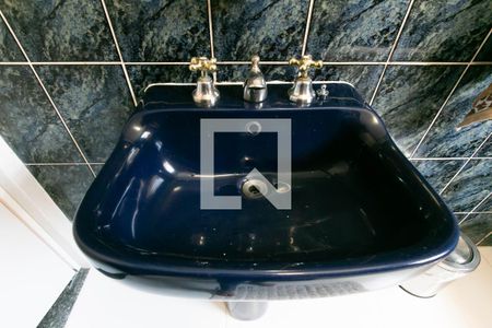 Casa à venda com 250m², 6 quartos e 4 vagas Casa à venda com 250m², 6 quartos e 4 vagasDetalhe banheiro