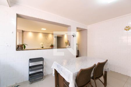 Casa à venda com 250m², 6 quartos e 4 vagas Casa à venda com 250m², 6 quartos e 4 vagasCozinha