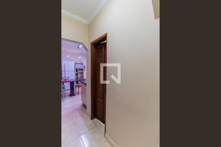 Casa à venda com 250m², 3 quartos e 5 vagas Casa à venda com 250m², 3 quartos e 5 vagasCorredor