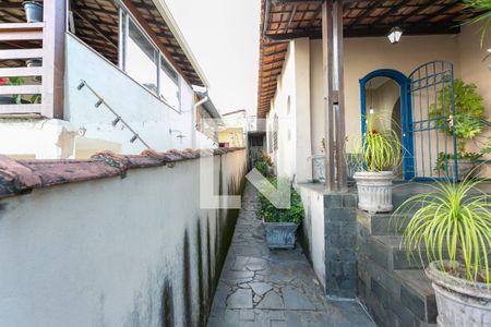 Entrada de casa à venda com 3 quartos, 200m² em Bom Jesus, Belo Horizonte