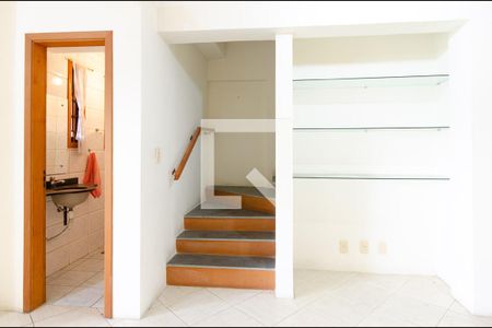 Escada de casa à venda com 3 quartos, 220m² em Ipanema, Porto Alegre