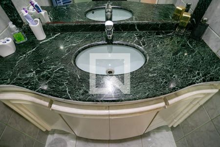 Apartamento à venda com 150m², 4 quartos e 2 vagas Apartamento à venda com 150m², 4 quartos e 2 vagasBanheiro social