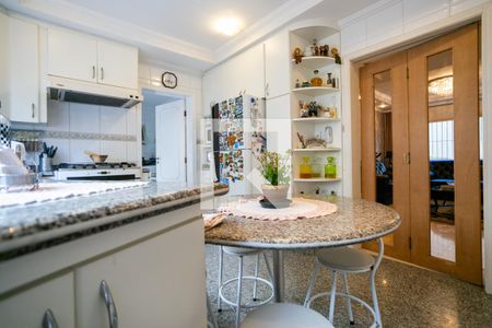 Apartamento à venda com 150m², 4 quartos e 2 vagas Apartamento à venda com 150m², 4 quartos e 2 vagasCozinha