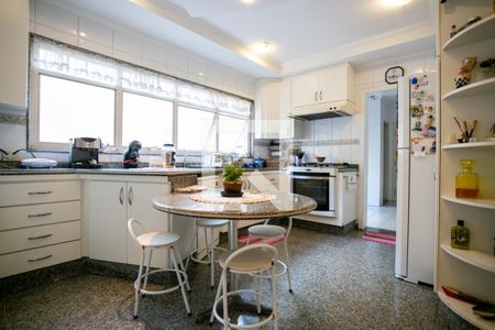 Apartamento à venda com 150m², 4 quartos e 2 vagas Apartamento à venda com 150m², 4 quartos e 2 vagasCozinha