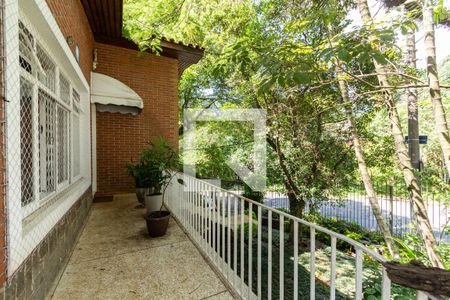 Casa à venda com 232m², 3 quartos e 2 vagasQuintal/Jardim