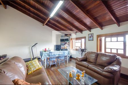 Casa à venda com 166m², 3 quartos e 4 vagas Casa à venda com 166m², 3 quartos e 4 vagasSala 2