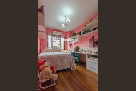 Casa à venda com 166m², 3 quartos e 4 vagas Casa à venda com 166m², 3 quartos e 4 vagasQuarto1