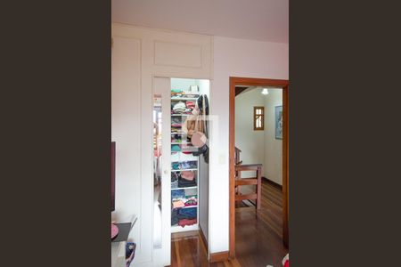 Casa à venda com 166m², 3 quartos e 4 vagas Casa à venda com 166m², 3 quartos e 4 vagasCloset do Quarto 1