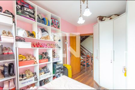 Casa à venda com 166m², 3 quartos e 4 vagas Casa à venda com 166m², 3 quartos e 4 vagasQuarto 2