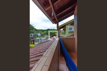 Casa à venda com 166m², 3 quartos e 4 vagas Casa à venda com 166m², 3 quartos e 4 vagasSacada