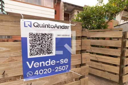 Casa à venda com 172m², 3 quartos e 2 vagas Casa à venda com 172m², 3 quartos e 2 vagasFachada