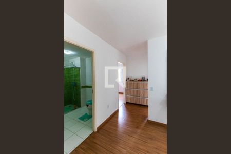 Corredor Quartos e Banheiro de apartamento para alugar com 2 quartos, 50m² em Jardim Arco-iris, Cotia