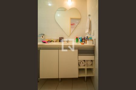 Banheiro da Suíte de casa de condomínio para alugar com 3 quartos, 100m² em Parque Imperador, Campinas
