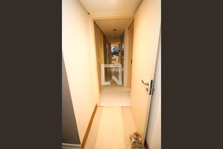 Corredor de apartamento para alugar com 2 quartos, 120m² em Moinhos de Vento, Porto Alegre