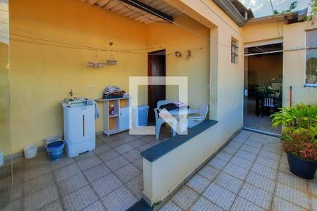 Casa à venda com 122m², 3 quartos e 2 vagas Casa à venda com 122m², 3 quartos e 2 vagasÁrea de Serviço