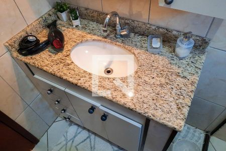 Casa à venda com 122m², 3 quartos e 2 vagas Casa à venda com 122m², 3 quartos e 2 vagasBanheiro Social