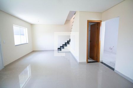 Sala de casa de condomínio à venda com 3 quartos, 84m² em Vila Primavera, São Paulo