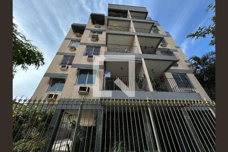 Apartamento à venda com 75m², 2 quartos e 1 vagaFachada