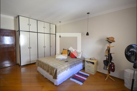 Casa à venda com 300m², 5 quartos e 3 vagasSuíte