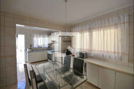 Casa à venda com 300m², 5 quartos e 3 vagasCozinha