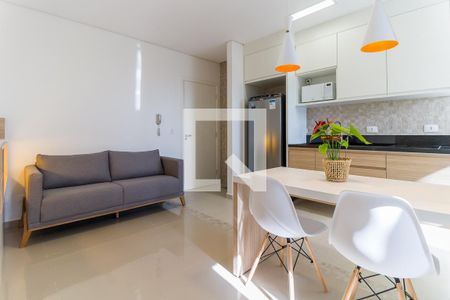 Sala/Quarto de kitnet/studio para alugar com 1 quarto, 43m² em Loteamento Mogilar, Mogi das Cruzes