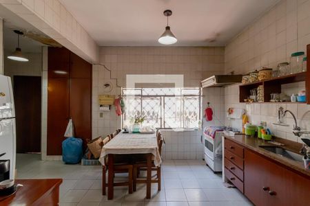 Casa à venda com 950m², 5 quartos e 4 vagasCozinha 