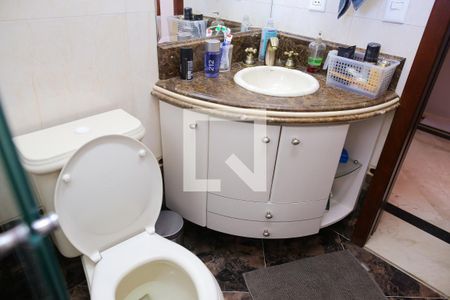 Apartamento à venda com 140m², 3 quartos e 4 vagasBanheiro da Suite 2