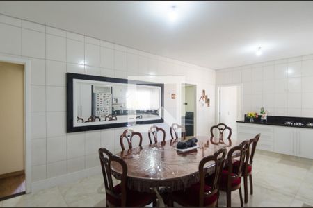 Casa à venda com 727m², 4 quartos e 14 vagas Casa à venda com 727m², 4 quartos e 14 vagasCozinha