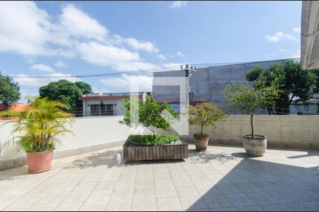 Casa à venda com 727m², 4 quartos e 14 vagas Casa à venda com 727m², 4 quartos e 14 vagasVaranda